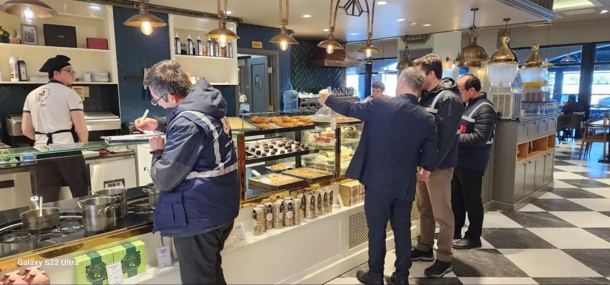 Ticaret Bakanlığı 2025 fiyat etiketi düzenlemesi kapsamında işletmede yapılan denetim çalışması